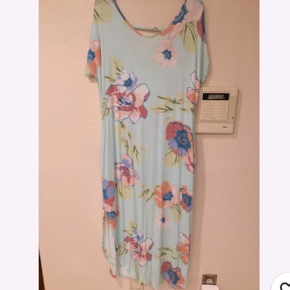 Annabelle brand Maxi Floral V-Neck Flowing Dress size medium never worn